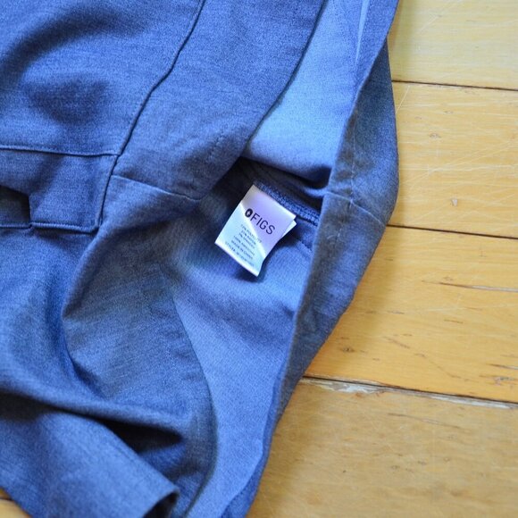 Figs Women’s Technical Collection V-Neck Scrub Top Size S - Picture 7 of 8